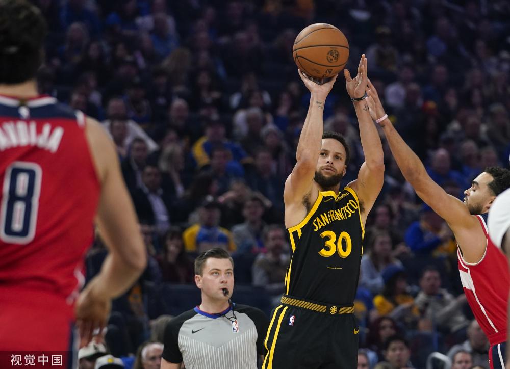 [NBA]字母哥27+8+8 雄鹿客场大胜独行侠.